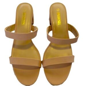 Dream Pairs Beige/peach Sandal, 2.5” heal, Size 11, NWOT (T4)
